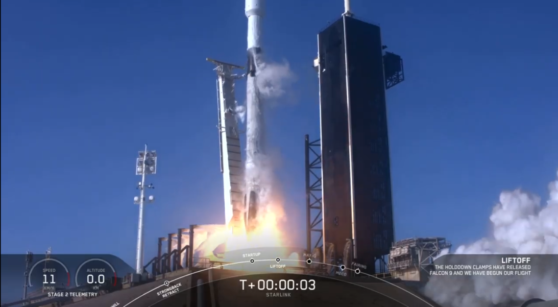 20200906.SpaceX-launches-60-Starlink-internet-satellites-sticks-rocket-landing-02.png