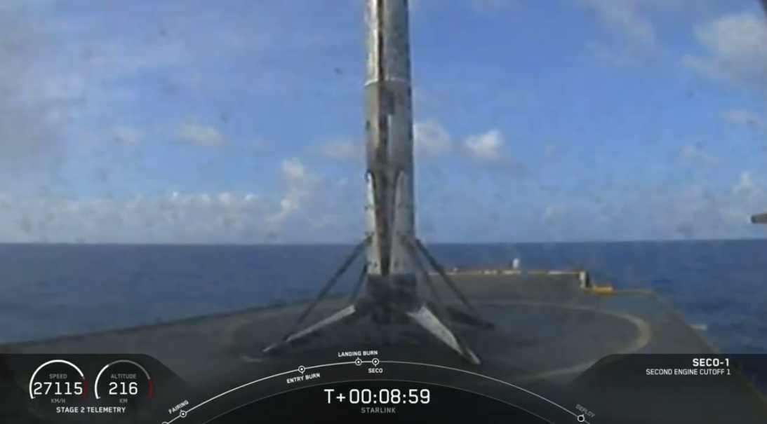 20200906.SpaceX-launches-60-Starlink-internet-satellites-sticks-rocket-landing-07.png
